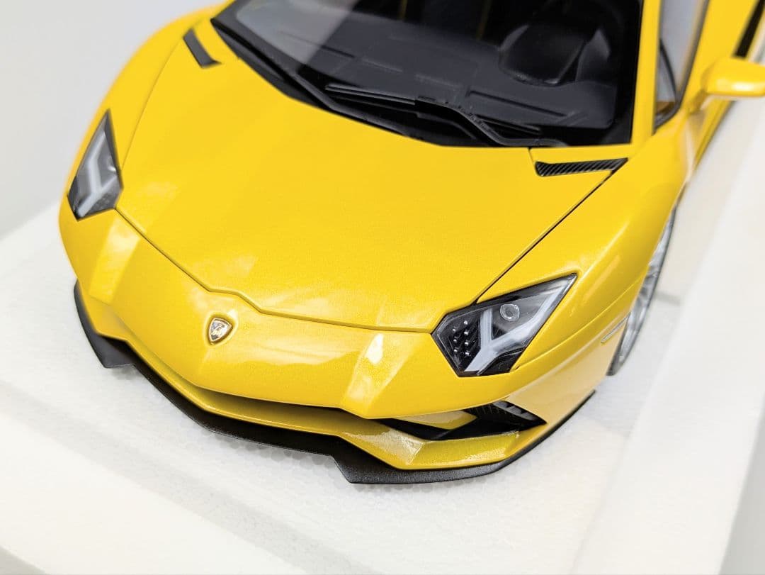 ミニカー 1/18 オートアート ランボルギーニ アヴェンタドール S イエロー