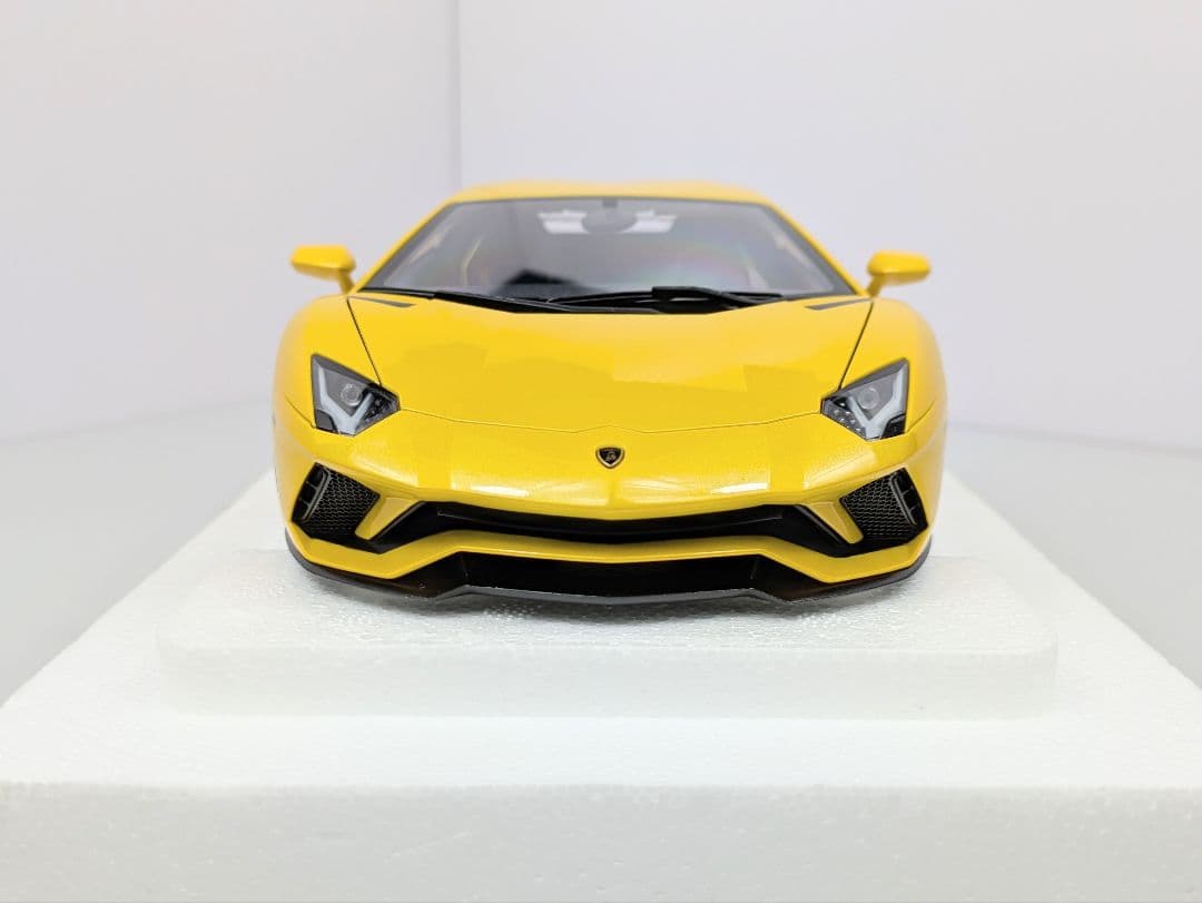 ミニカー 1/18 オートアート ランボルギーニ アヴェンタドール S イエロー