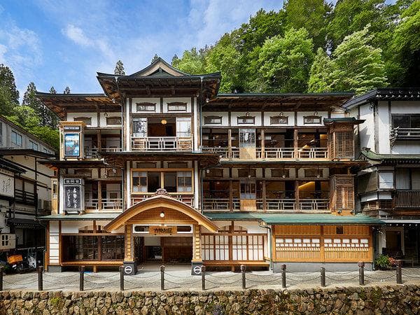 昭和レトロ温泉宿「銀山温泉古勢起屋本館」　着色模型