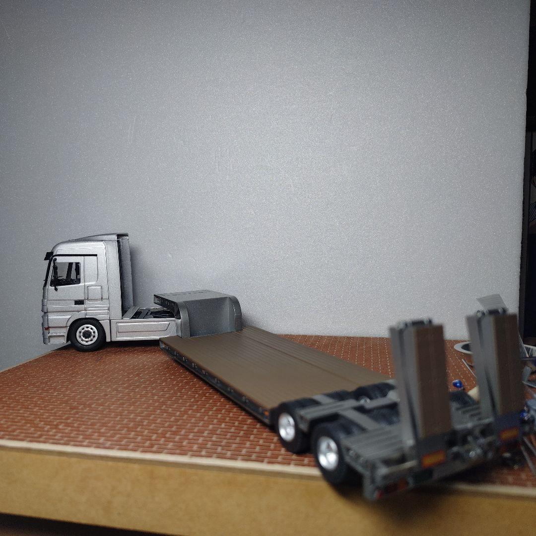 メルセデス ベンツ トラック&16輪トレーラー(1/50) WSI アクトロス