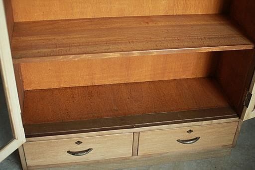 古い木枠のガラス戸棚　引き出し2杯　食器棚　水屋　キャビネット　古家具　古民家