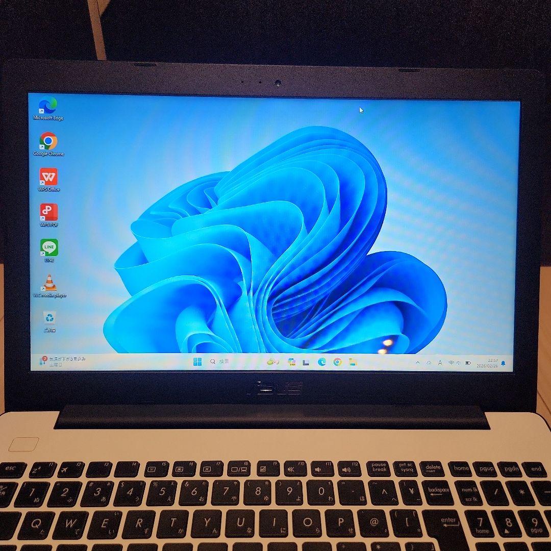 ⭐美品⭐　ノートパソコン　薄型　ASUS　良いデザイン⭐　持ち運びも可能❗