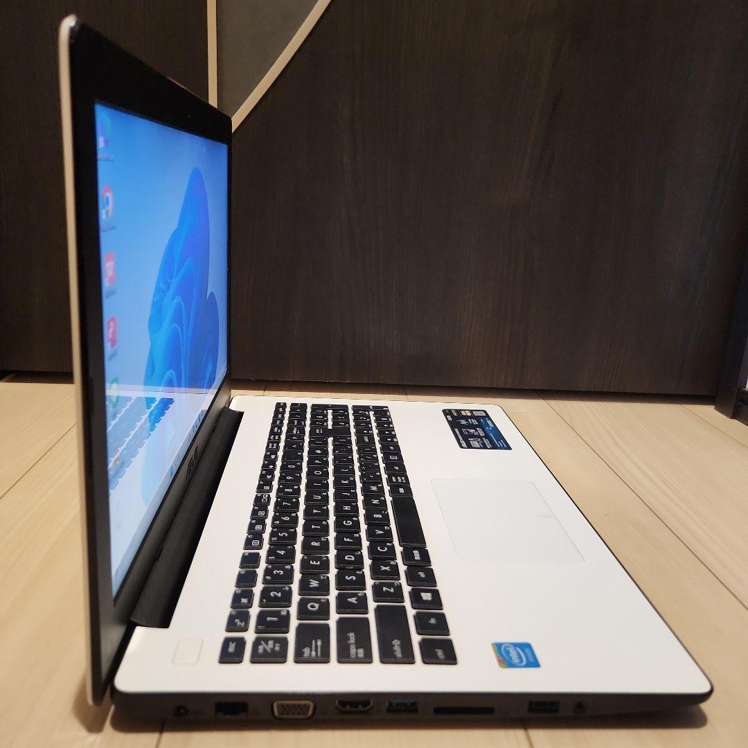 ⭐美品⭐　ノートパソコン　薄型　ASUS　良いデザイン⭐　持ち運びも可能❗