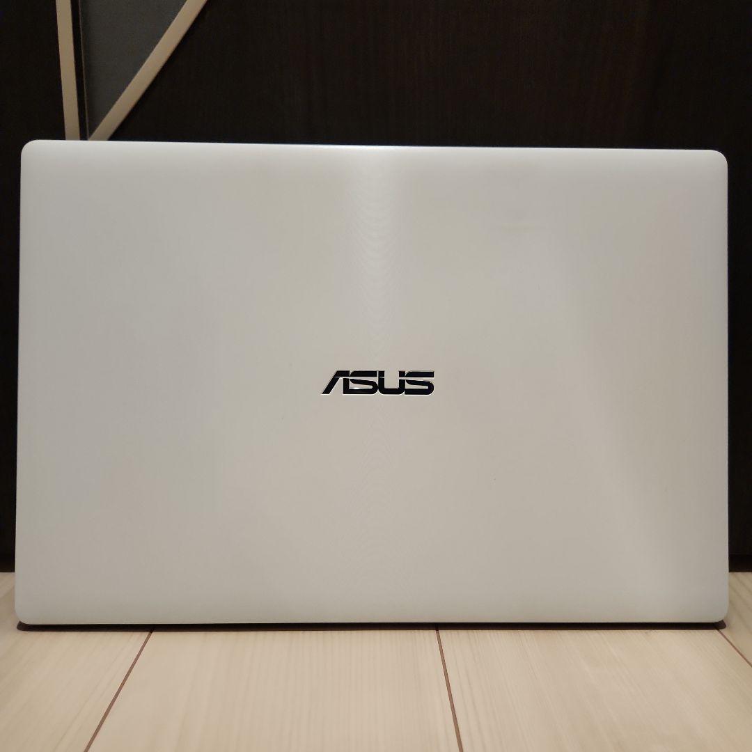 ⭐美品⭐　ノートパソコン　薄型　ASUS　良いデザイン⭐　持ち運びも可能❗