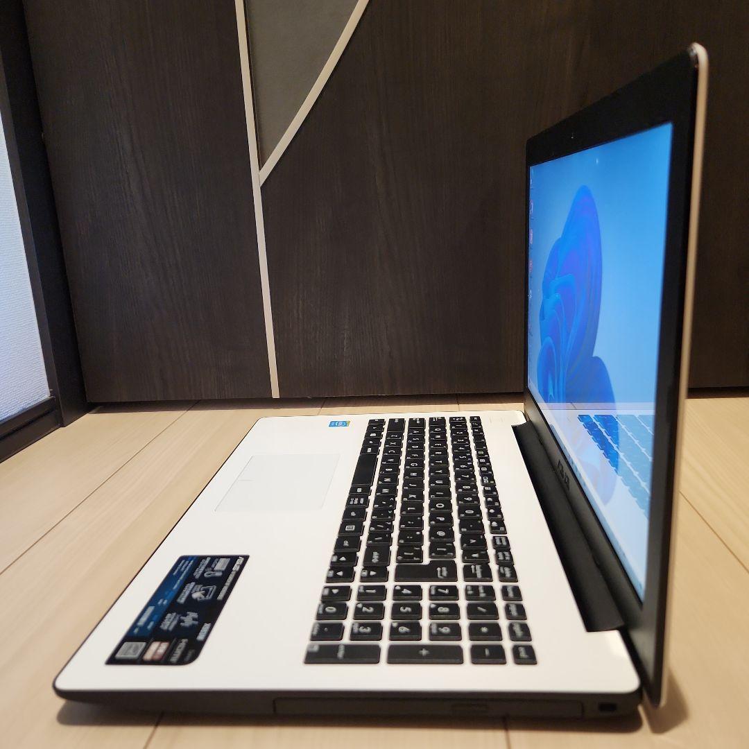⭐美品⭐　ノートパソコン　薄型　ASUS　良いデザイン⭐　持ち運びも可能❗