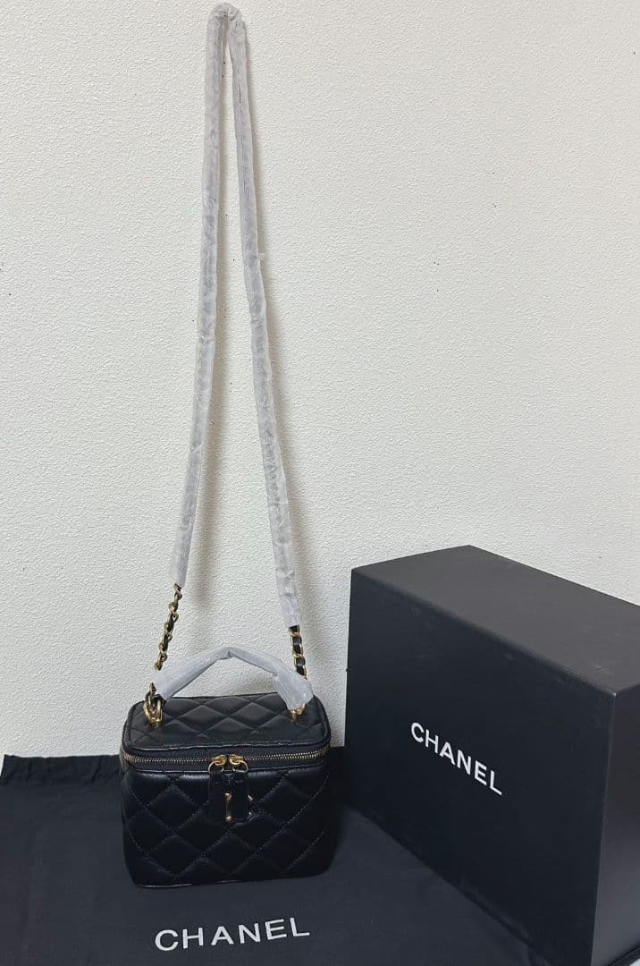CHANEL ノベルティラムスキンレザーバニティショルダーバッグブラックおまけ付