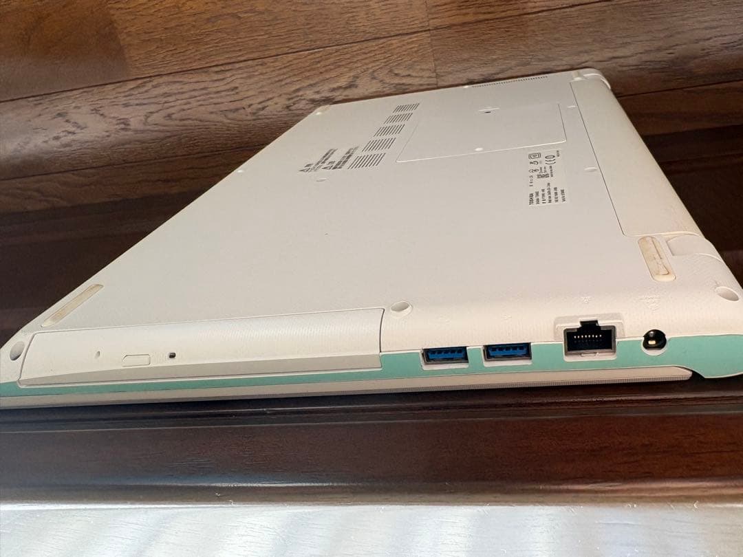 TOSHIBA dynabook ホワイト