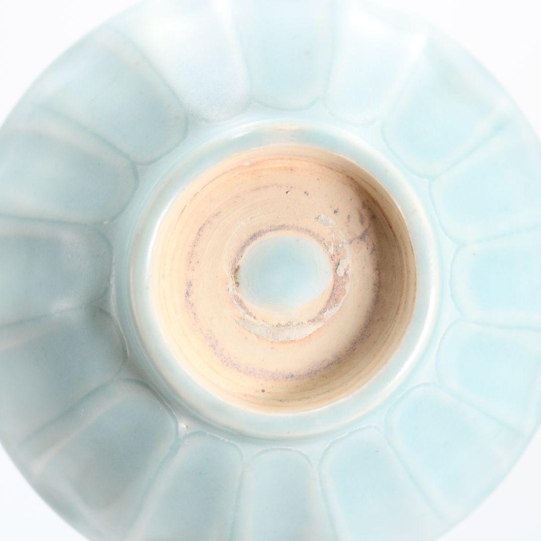 中国 青磁刻花蓮弁文鉢 茶碗　AT678