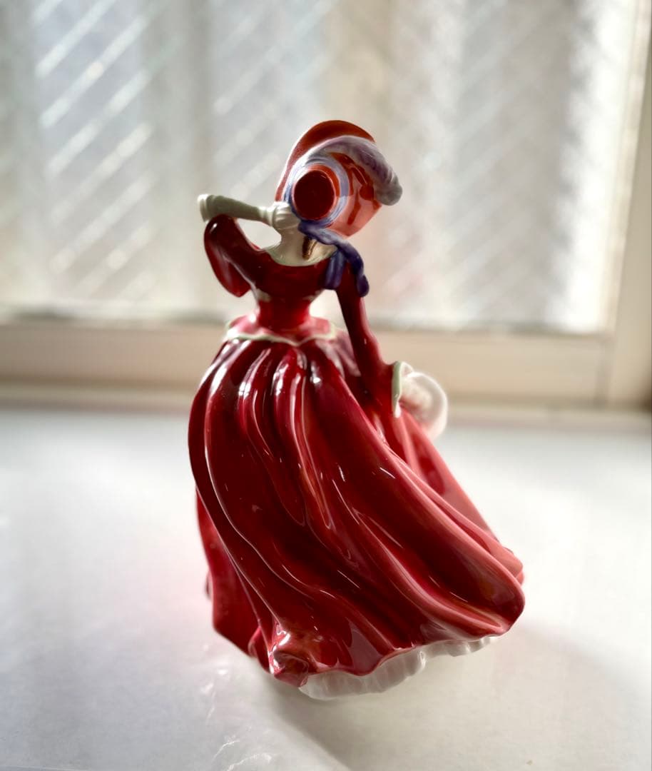 値下げ　美品ロイヤルドルトン　フィギュリン