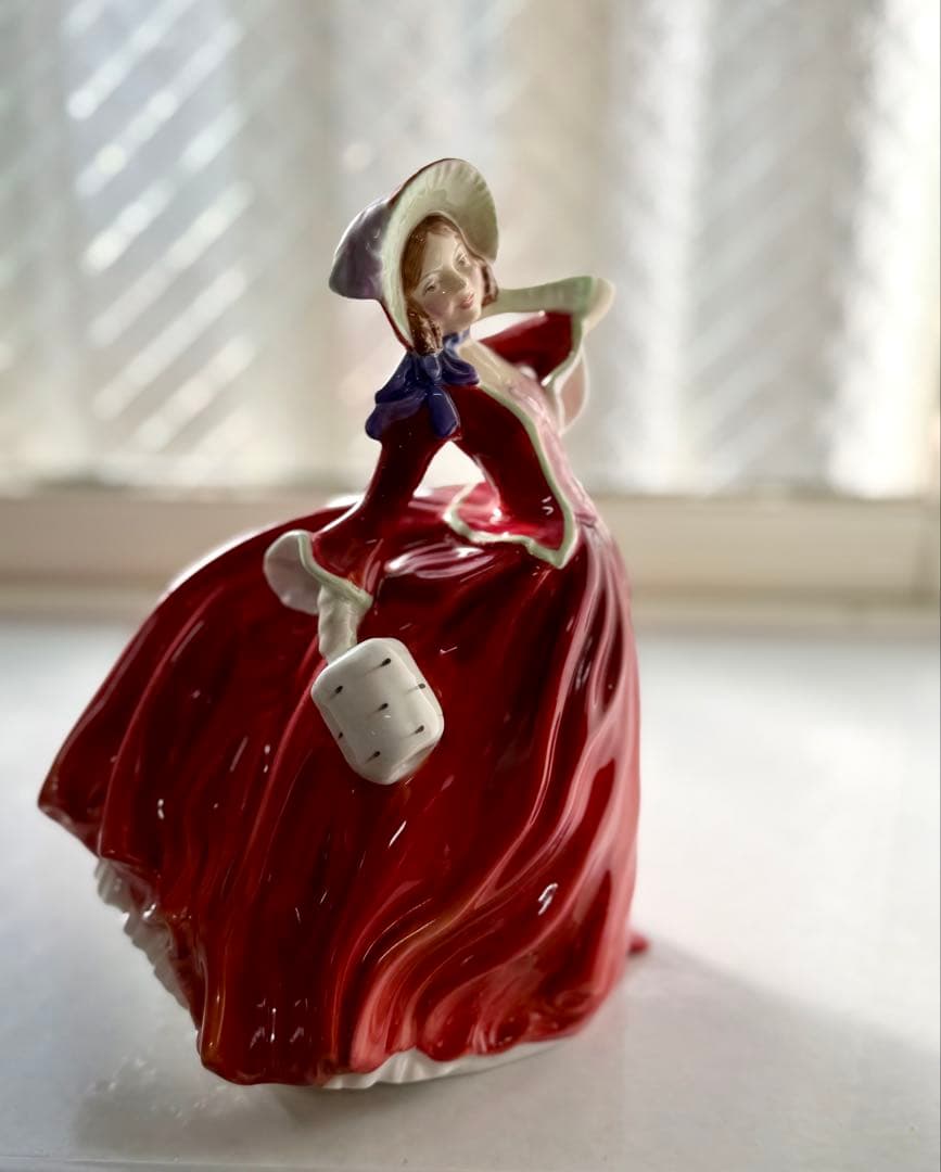 値下げ　美品ロイヤルドルトン　フィギュリン