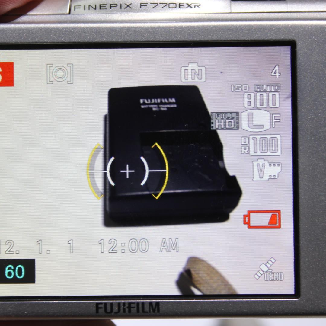 FUJIFILM FinePix F770EXR シルバー ボディ　動作品