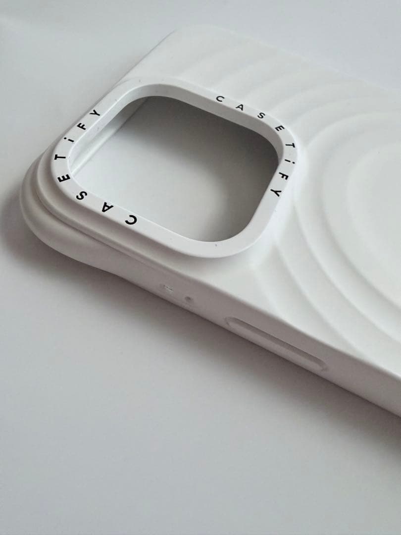 CASETiFY ウェーブシリコンケース　iPhone15ProMAX用ホワイト