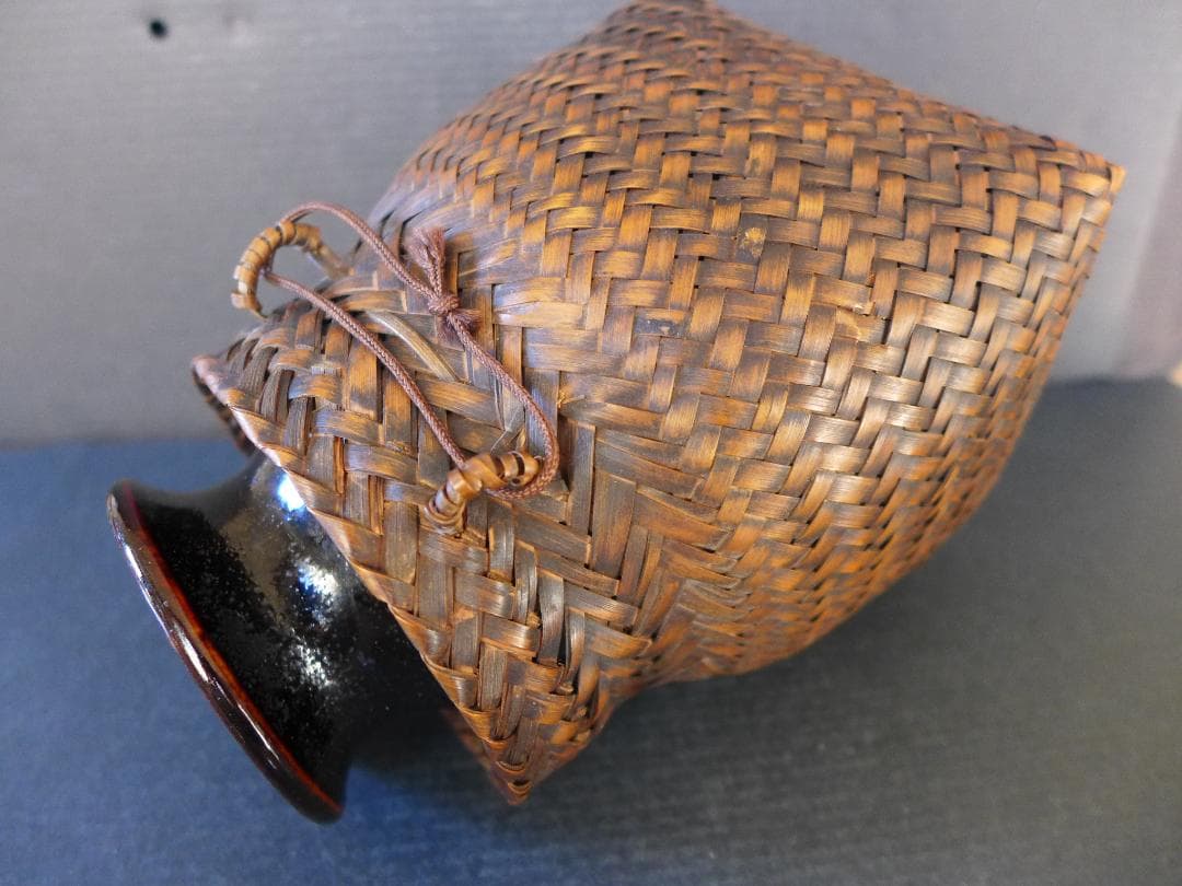 時代物　明治大正期頃　陶磁器花瓶入り　華籠　趣がある竹細工　華道　骨董