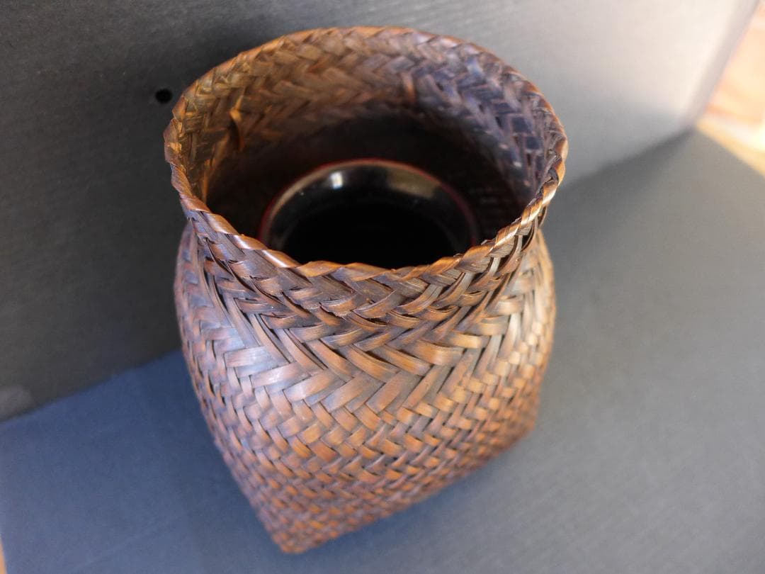 時代物　明治大正期頃　陶磁器花瓶入り　華籠　趣がある竹細工　華道　骨董