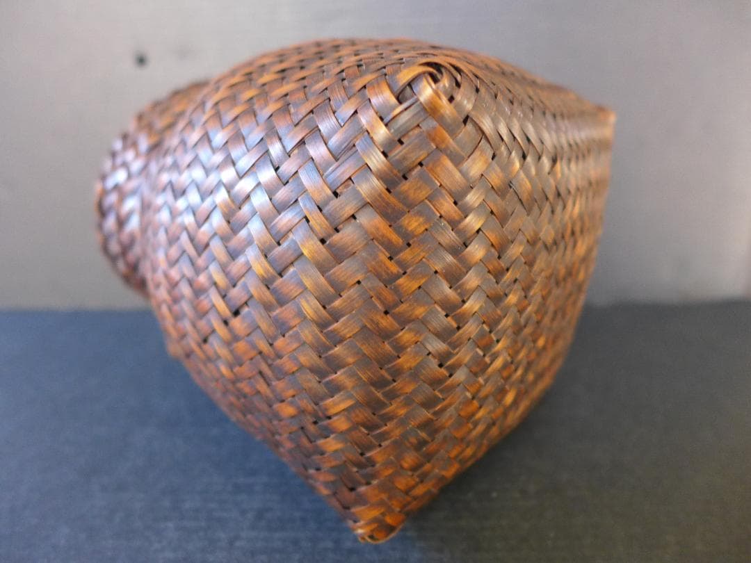 時代物　明治大正期頃　陶磁器花瓶入り　華籠　趣がある竹細工　華道　骨董