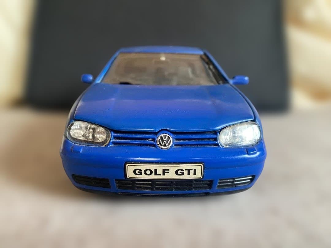 【絶版】VWゴルフIV GTI & ニュービートル 1/18 ダイキャストセット
