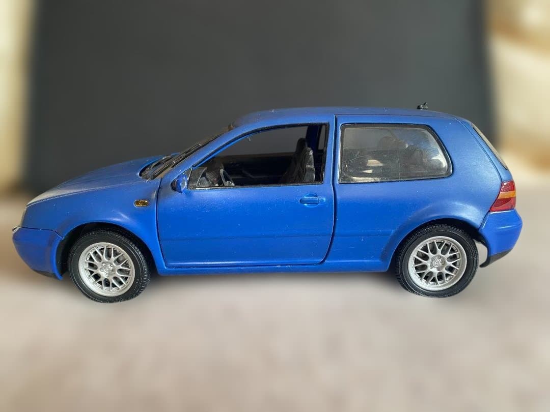 【絶版】VWゴルフIV GTI & ニュービートル 1/18 ダイキャストセット
