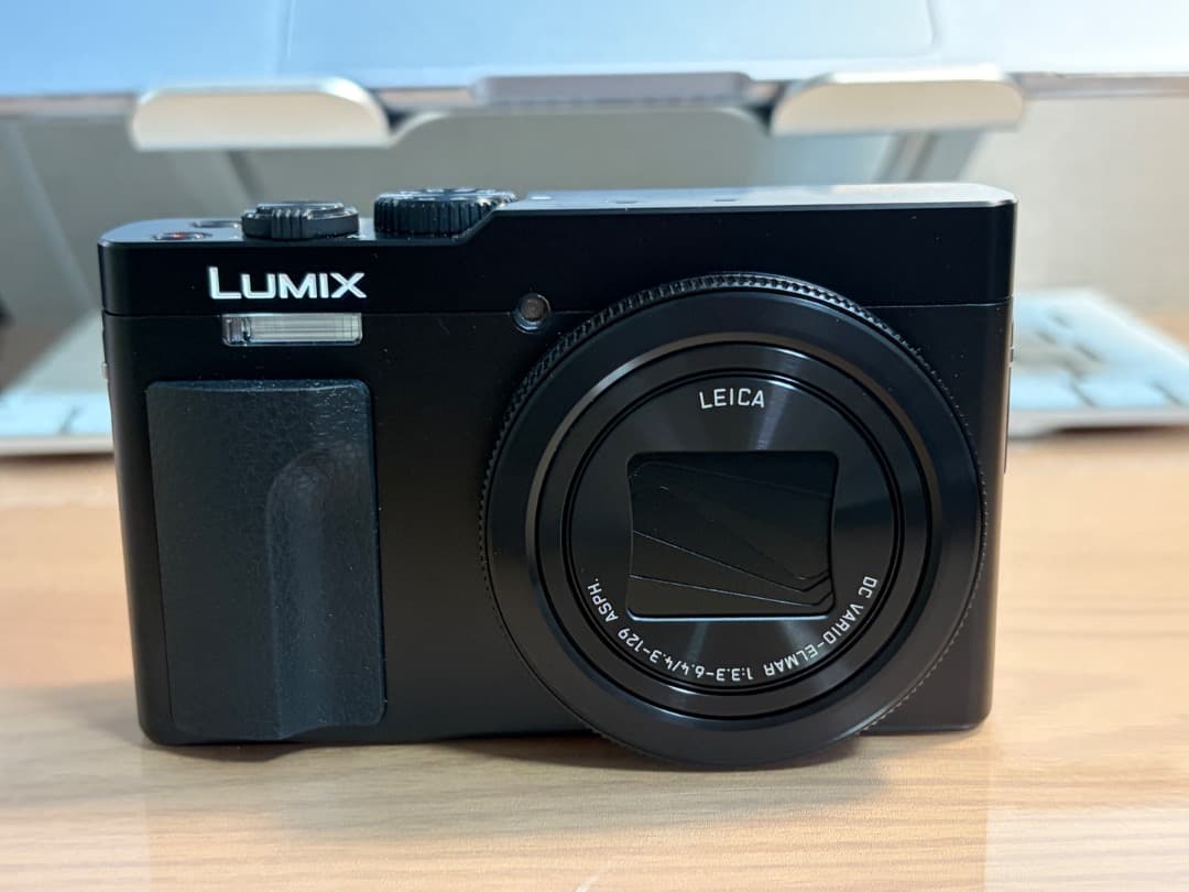ほぼ新品　Panasonic LUMIX DC-TZ99-K ブラック