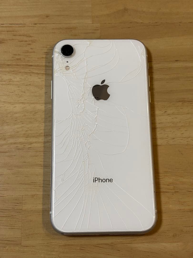 Apple iPhone XR 背面ひび割れ