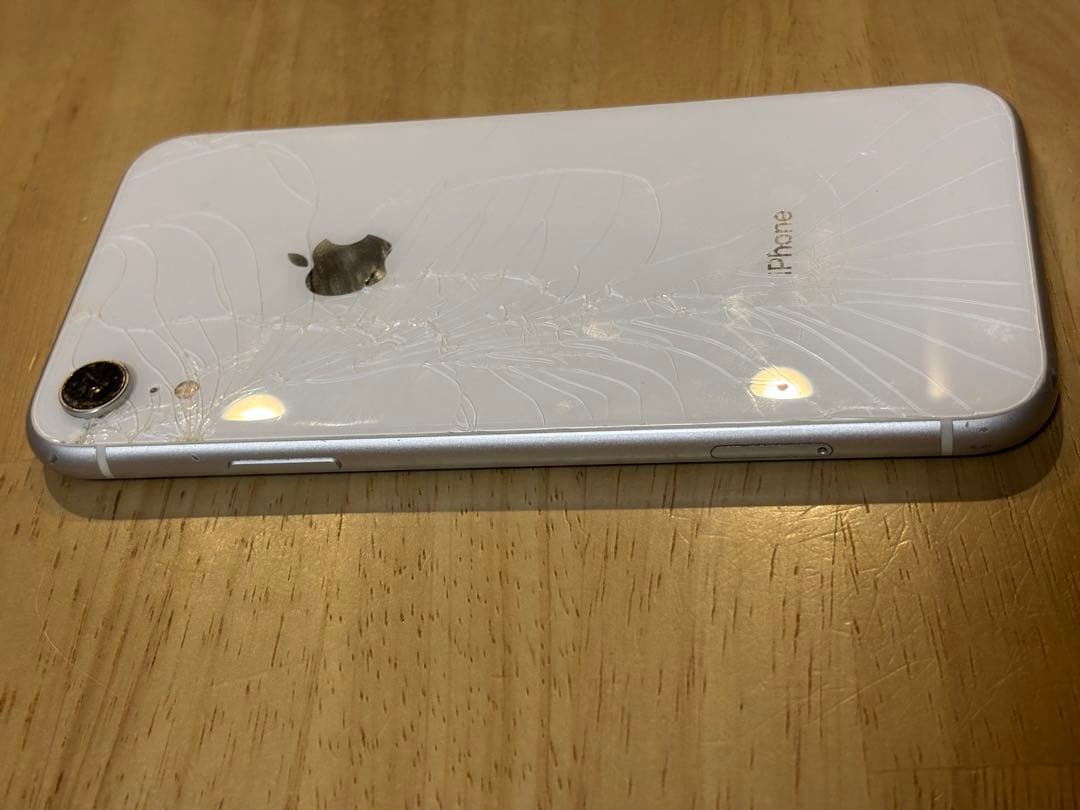 Apple iPhone XR 背面ひび割れ
