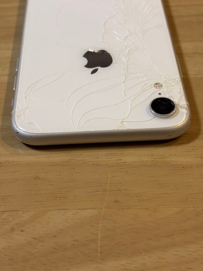 Apple iPhone XR 背面ひび割れ