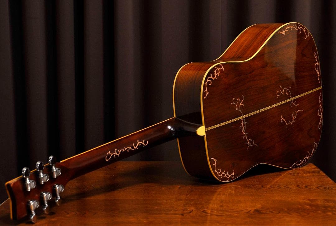 ★ヤマハ FGシリーズの奏でる華やかな場面で演出を高める【彫刻装飾ギター】