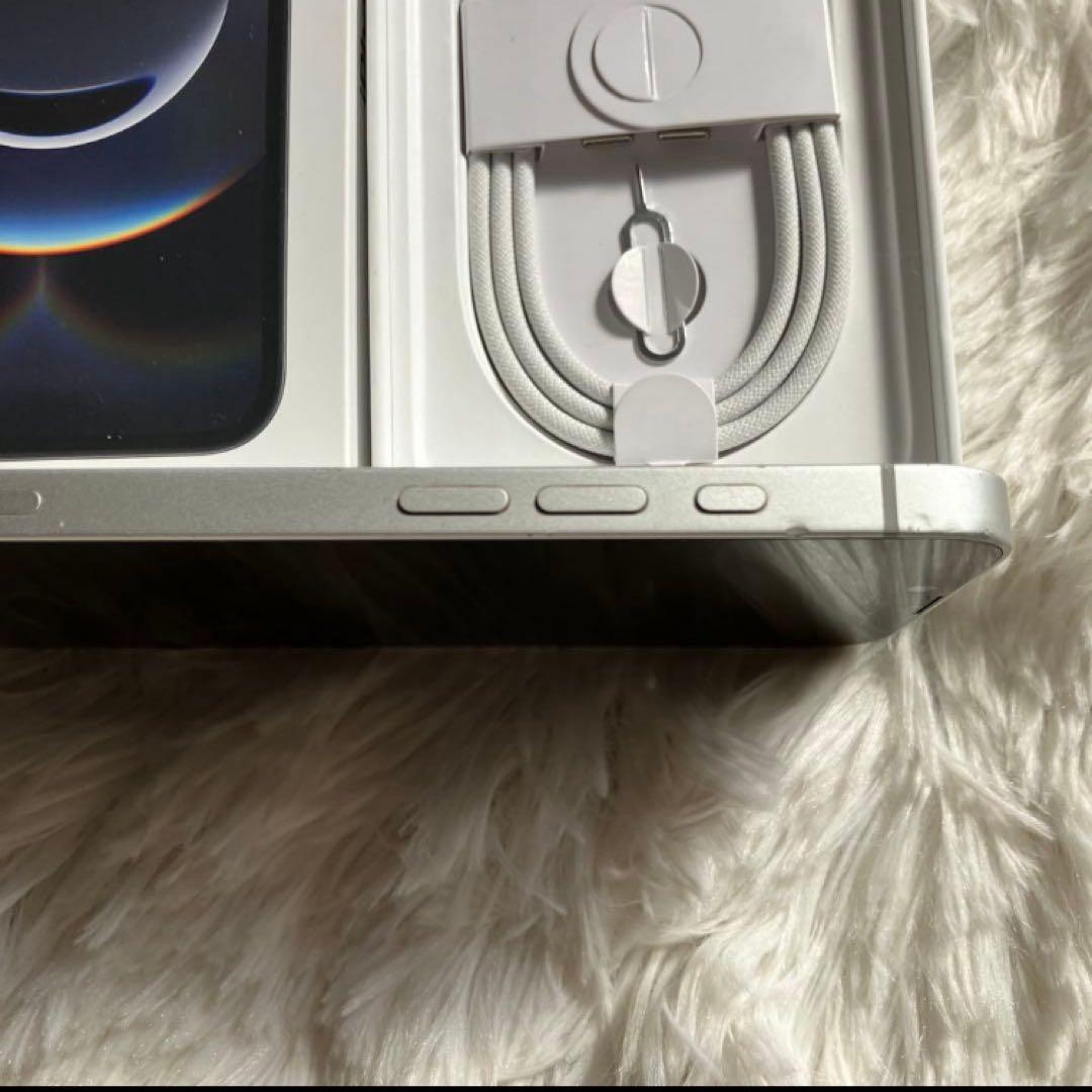 【完動品】iPhone 16e 256GB SIMフリー 【すぐ発送】