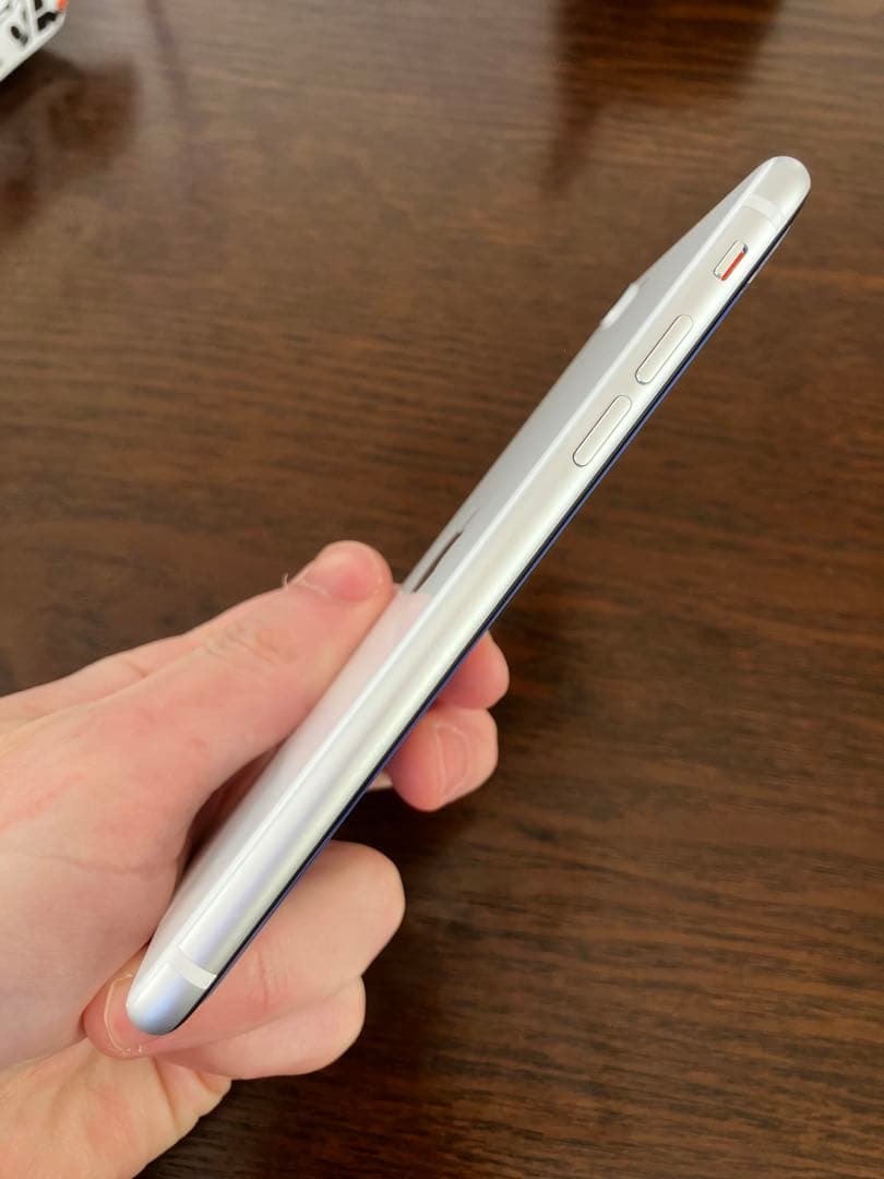 値下げ【美品】Apple iPhone SE 第二世代 2 ホワイト 本体