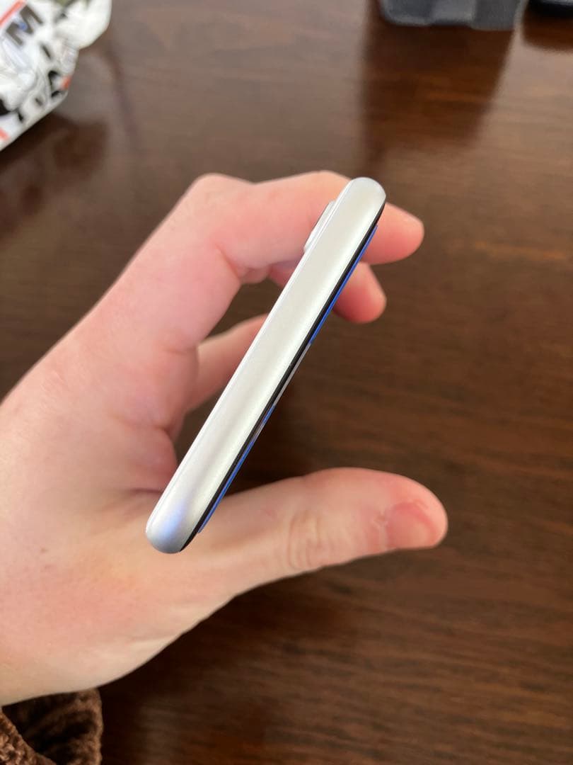 値下げ【美品】Apple iPhone SE 第二世代 2 ホワイト 本体