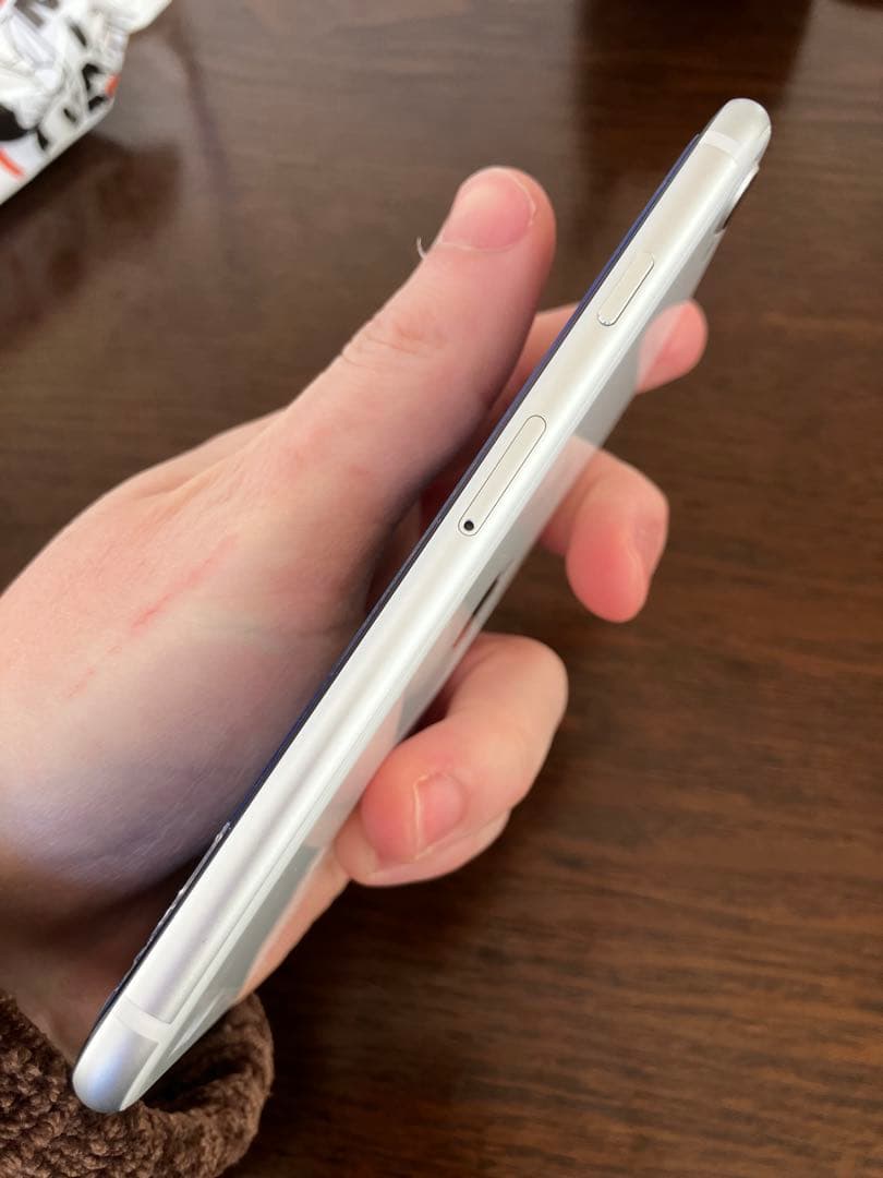 値下げ【美品】Apple iPhone SE 第二世代 2 ホワイト 本体