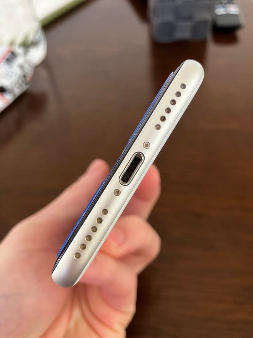 値下げ【美品】Apple iPhone SE 第二世代 2 ホワイト 本体