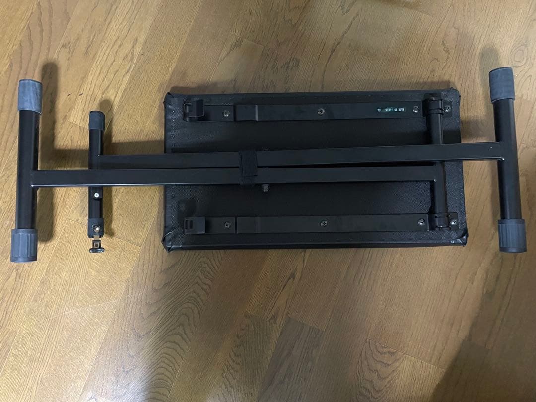 エレクトーン折りたたみ式イス黒　ビーズ