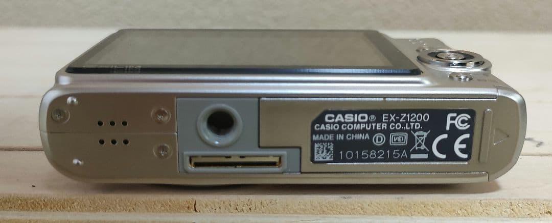 カシオ　EXILIM　EX-Z1200 　デジカメ