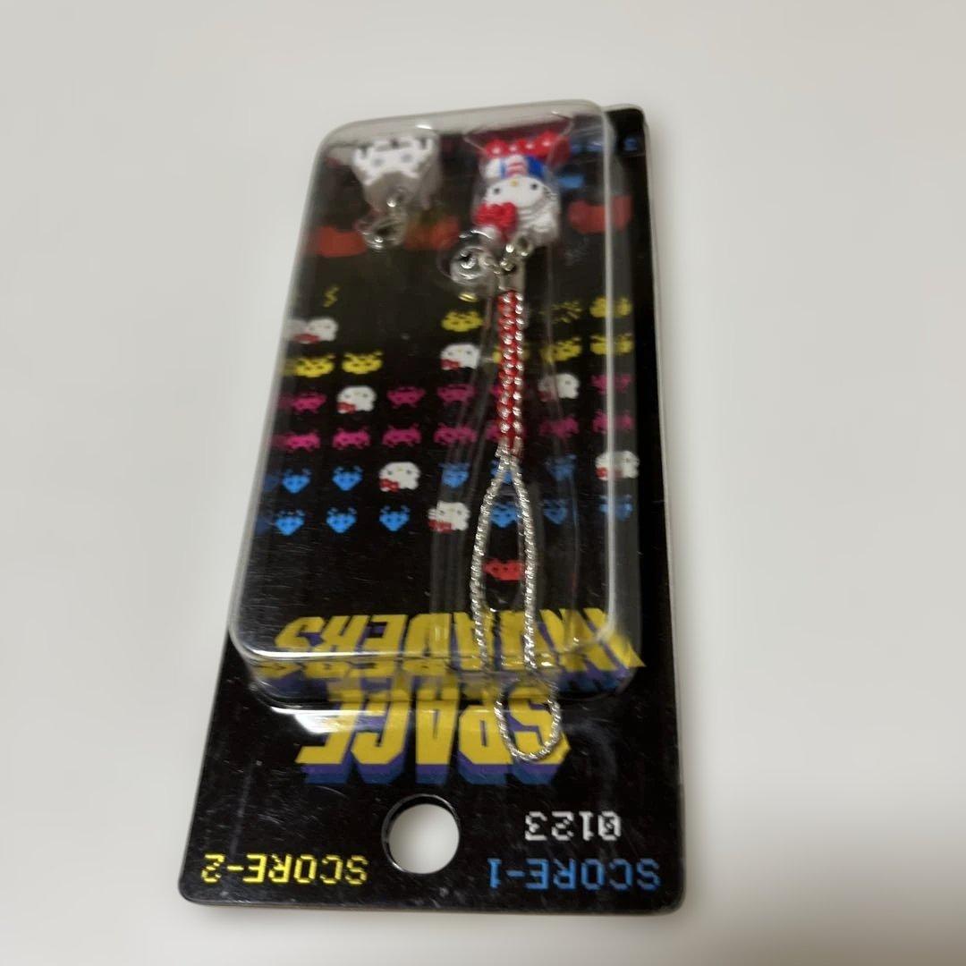 ハローキティ スペースインベーダー ストラップ 2個セット 2006年