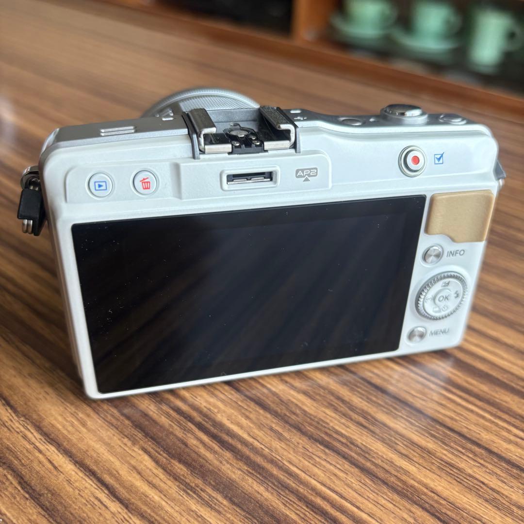 OLYMPUS PEN mini E-PM2 ダブルズームキット