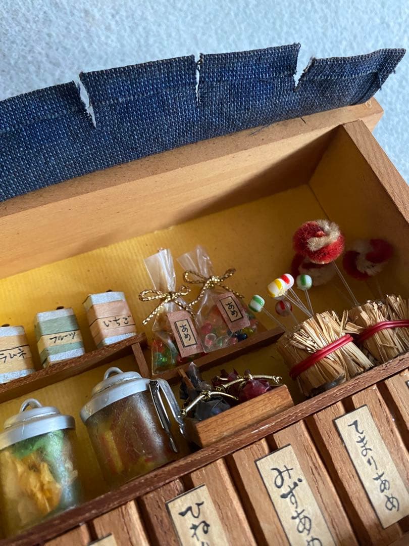 壁掛け・ジオラマ／お菓子屋さん（飴屋さん）