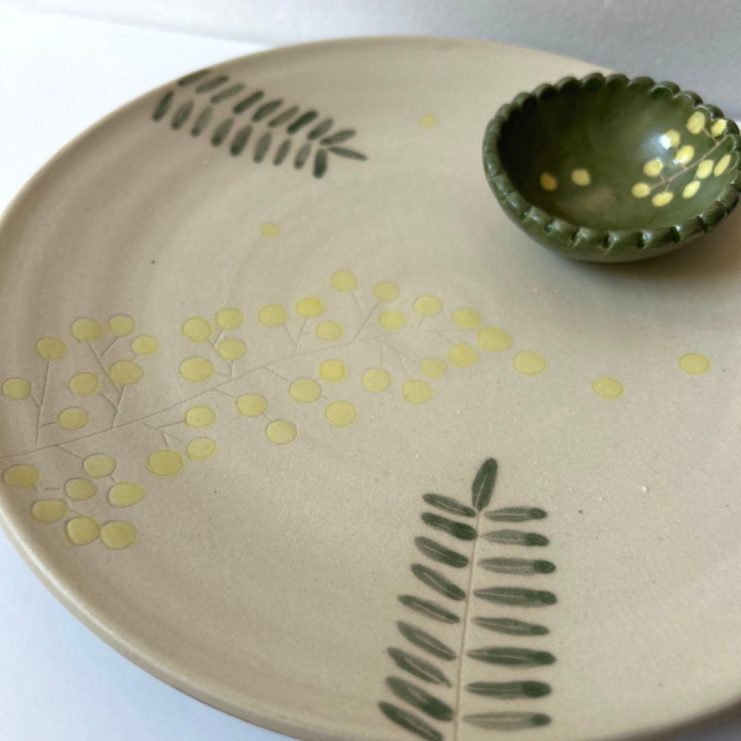岡崎順子さん　ミモザプレート　大皿と小鉢のセット　未使用　おまけ付き