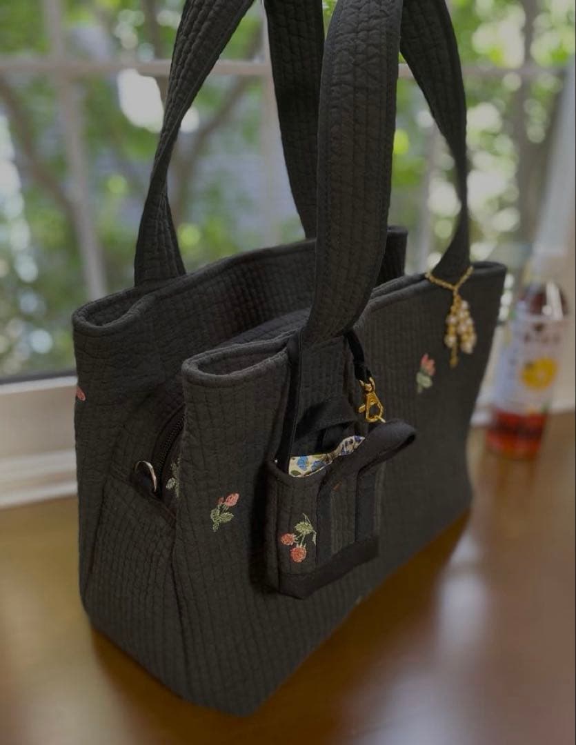 ブラック×いちご　3ルームズバッグ　ヌビバッグ　ハンドメイド