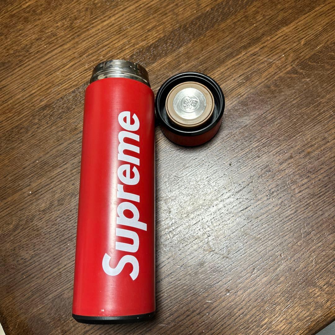 Supreme 赤色 ロゴ 水筒