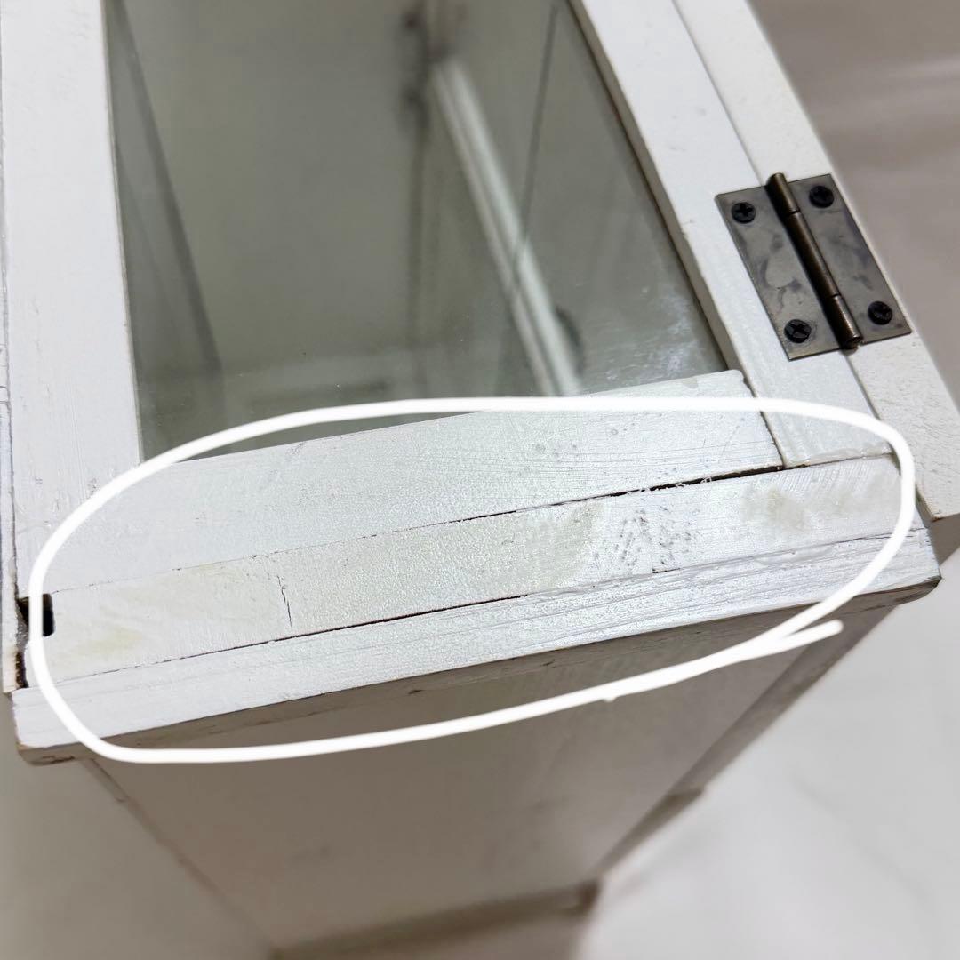 ガラスキャビネット アンティーク調 背面ミラー