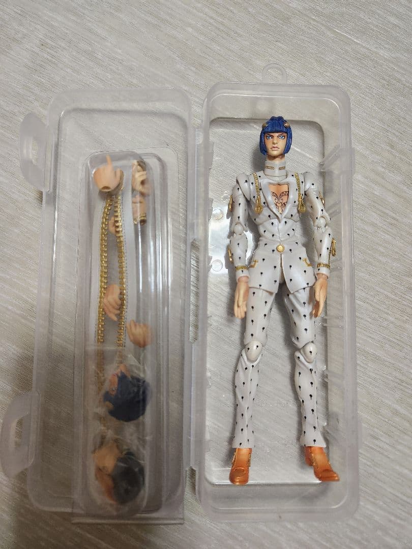 ジョジョの奇妙な冒険5部ブチャラティ超像稼働フィギュア白・青(バラ売り不可)
