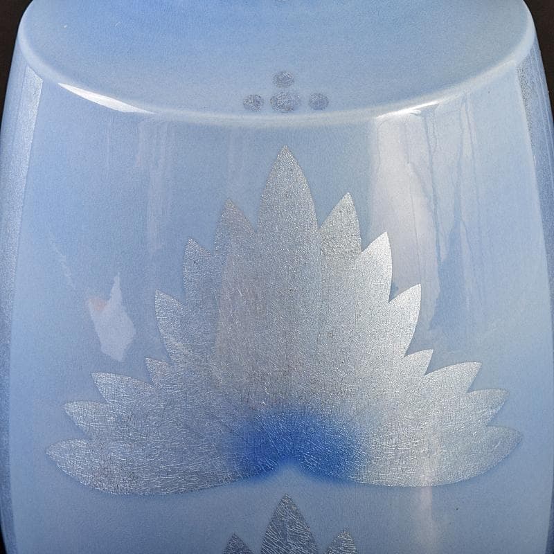 九谷焼　中田一於作　淡青釉裏銀彩　花文　壷　共布共箱　M　R7804B