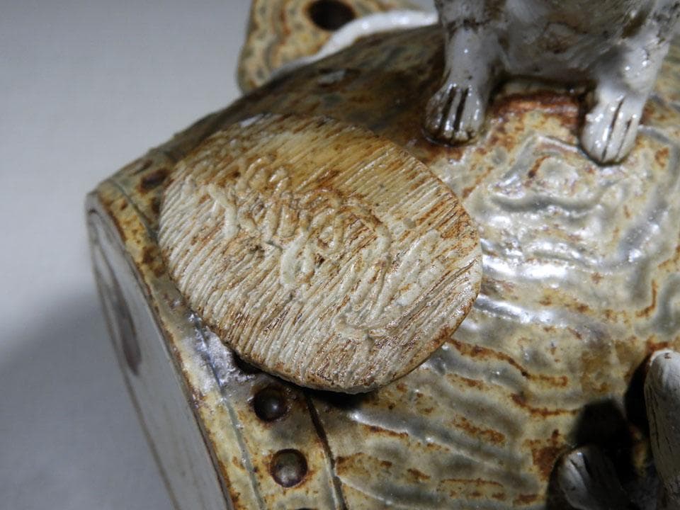 ●瀬戸焼名工 加藤進 (号 信人) 子 小槌に鼠と小判 正月にも 共布 共箱