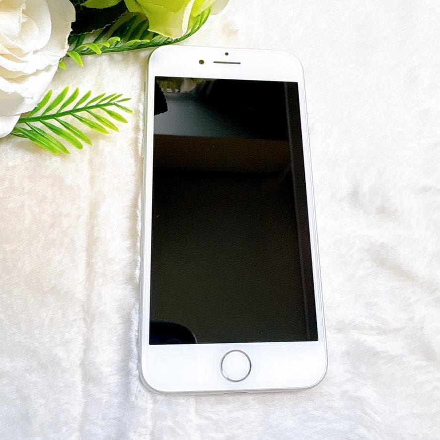 美品　動作確認初期化済み　Apple iPhone 7 シルバー　32GB au