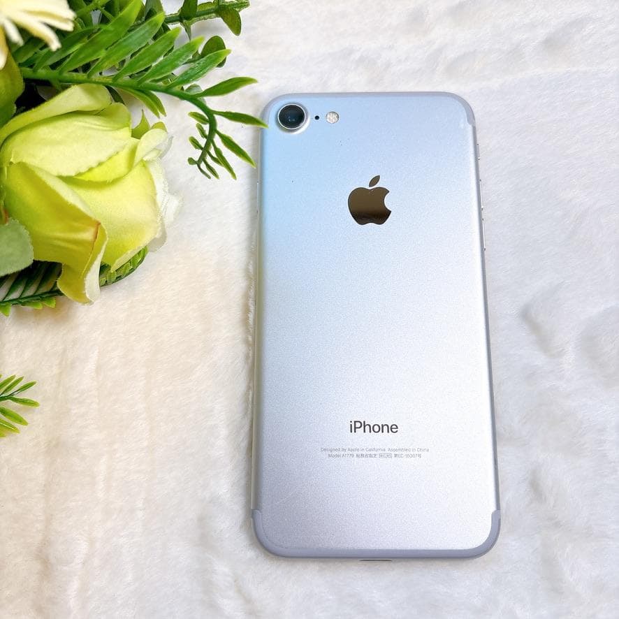 美品　動作確認初期化済み　Apple iPhone 7 シルバー　32GB au