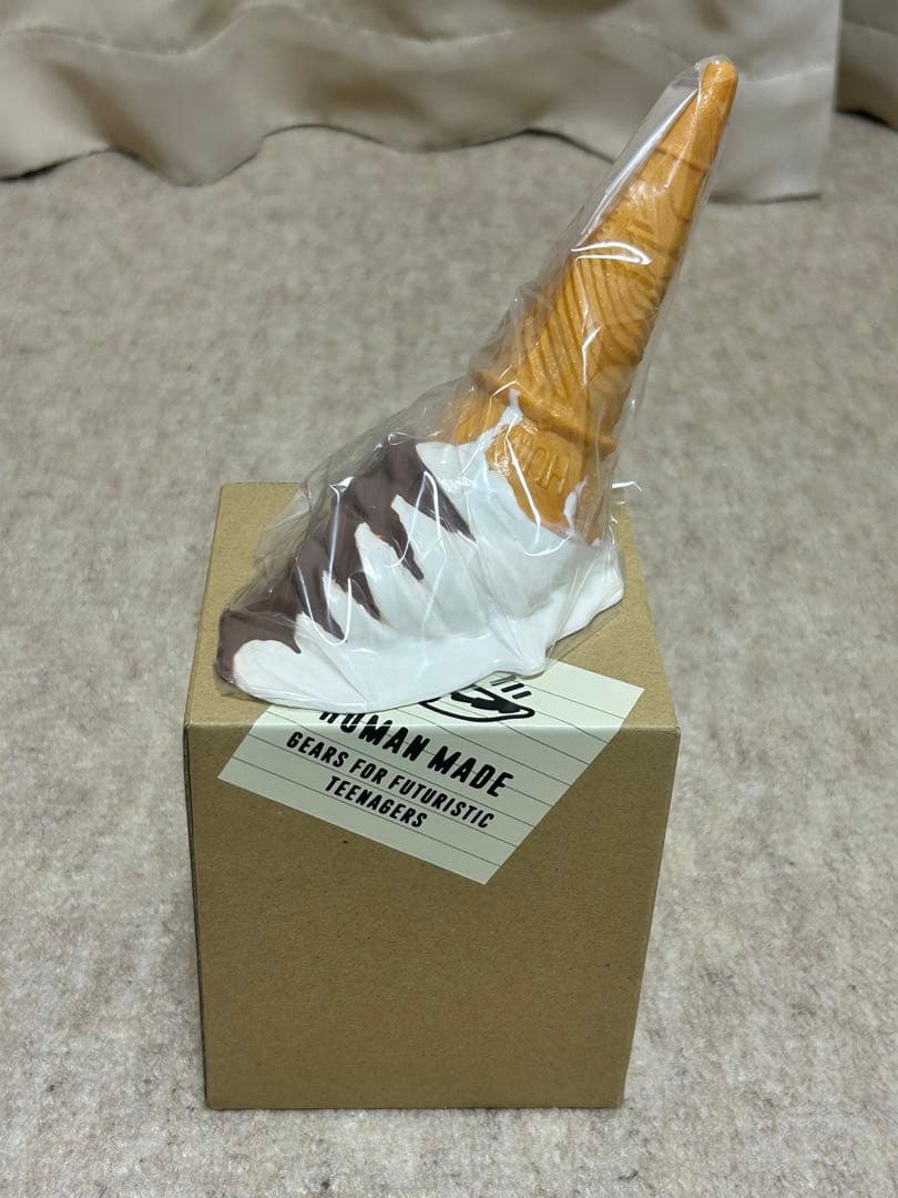 human made ヒューマンメイド　ソフトクリーム　ソフビ　ペーパーウェイト