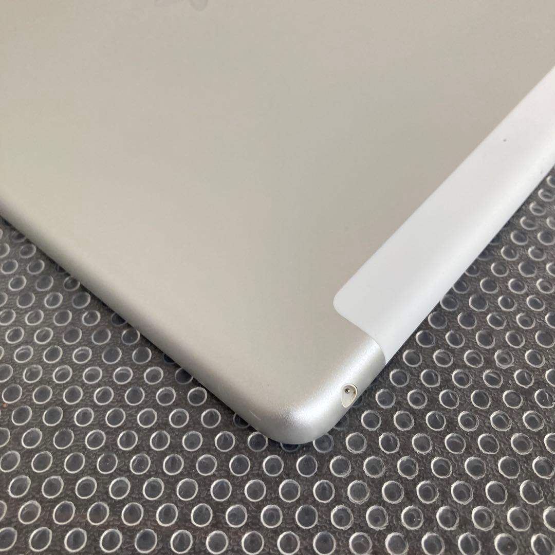 3625【早い者勝ち】外観美品☆iPad8 第8世代 32GB SIMフリー☆