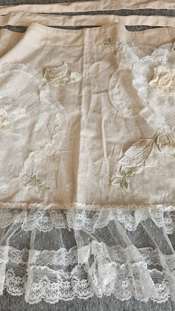 サエラ*ヒスクローネ*前掛けエプロン…*