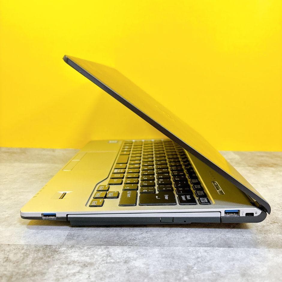 小型軽量❣ｉ5＆SSD搭載で快適✨カメラ付き フルHD 薄型Windows11