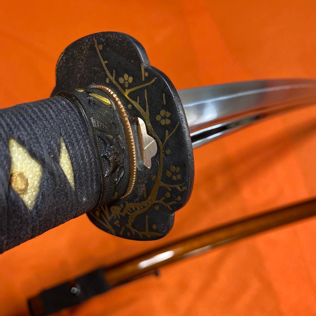 高級居合大刀 黒柄 金塗梅図木瓜黒鍔 梨地呂鞘